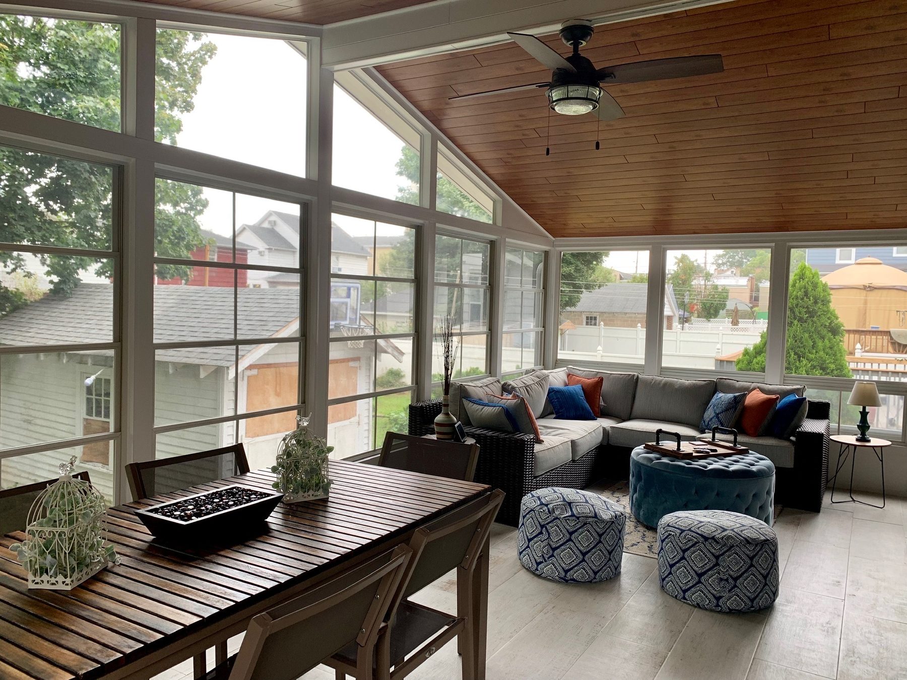 Seating area in a screened three-season room
