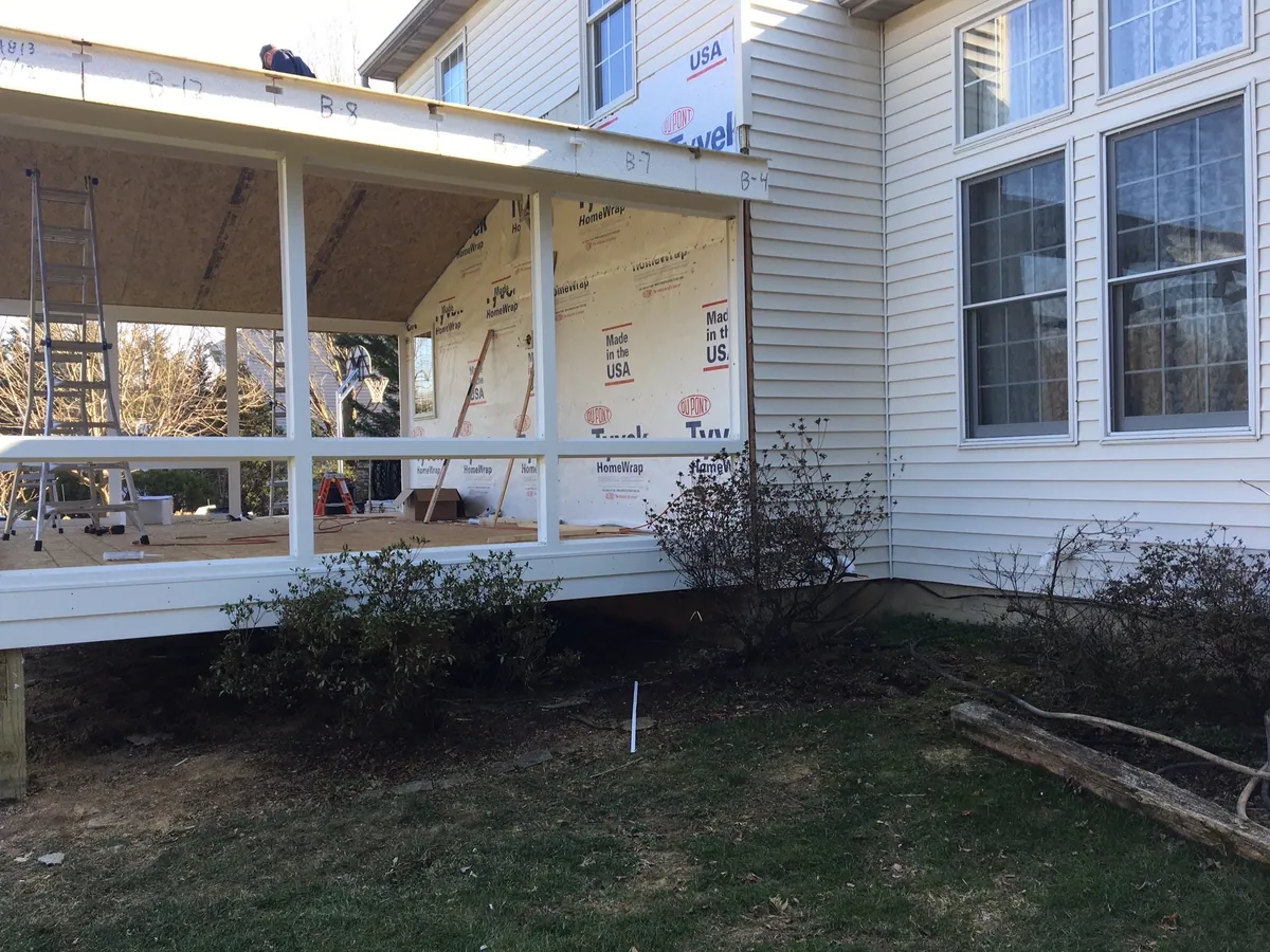 Knee wall and framing rising on a raised base